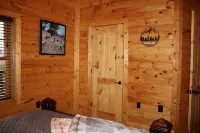 2 Acres of pure paradise with amazing Mountain View’s!! Minutes from Emory&Henry - Chalets