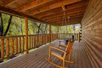 Central Location with Wooded Views and Hot tub - con encanto