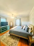 The Grate House — 1947 Charm w/ Marble, Hardwood & Fenced Yard by Harding - Homestays