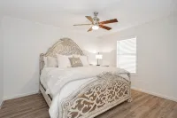 Lake Texoma Splash! Pool/hot tub, 1.5 miles to Highport Marina on Lake Texoma! - 4-Star