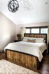 Designer Home: A+ Views HotTub Pool GameRoom Grill - balcony