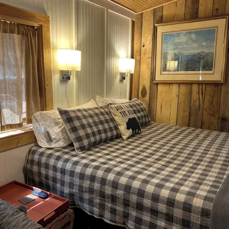 Trails End Cabin, Pet Friendly, Lake James Oasis