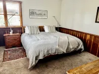 Three-bedroom house with views, decks, golf cart and home gym! - Wifi