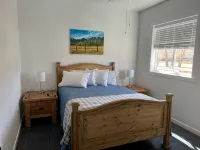 Mountain Oasis Cottage in town - Wifi