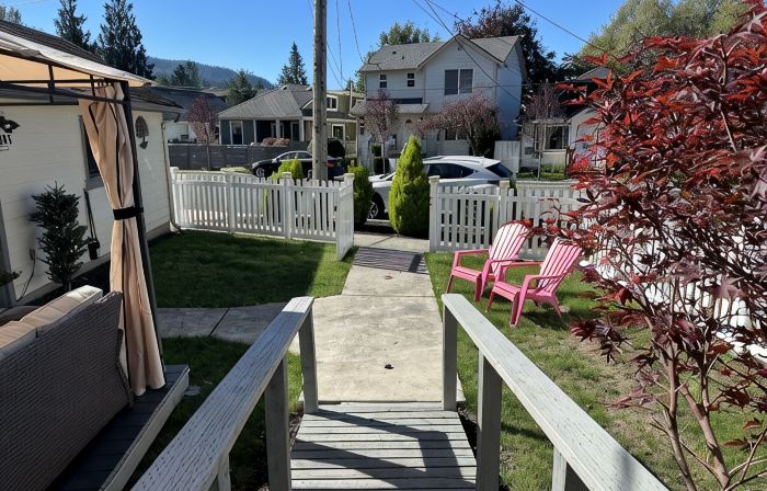 Downtown Snoqualmie Home - Hot Tub, Fully Fenced Yard - Pet Friendly!