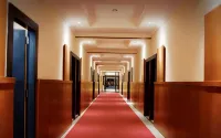 Grand Pangeran Khar Hotel - parking