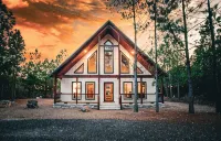 Romantic Couples Cabin minutes from Casino Excitement & Lakeside Serenity - Chalets