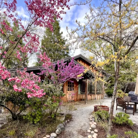 Beautiful ranch cottage close to Kings Canyon and Sequoia National Parks