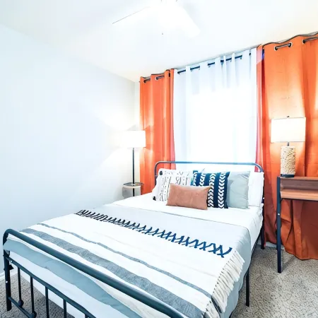 55% Monthly special price W 4rooms W 3 fullbath W walk to College