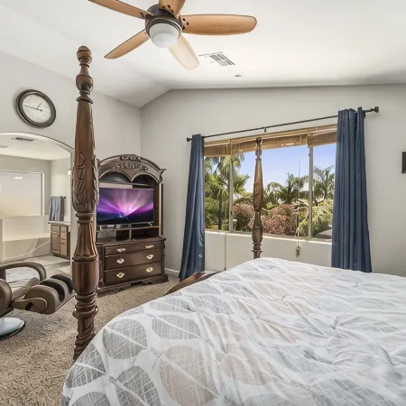 Amazing pool, arcade game and basktball game loft, pool table, 5 bedrooms