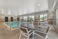 Best Western Plus Marquette Hotel  Suites - Breakfast