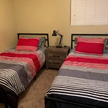 3 Bedroom home with mountain views and private parking . Pet friendly