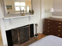3 bedroom 2 1/2 bath house 1 1/2 Blocks From Main Street, one block from harbor. - Bungalows