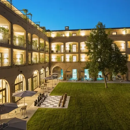 Hotel du Roi & Spa by Sowell Collection