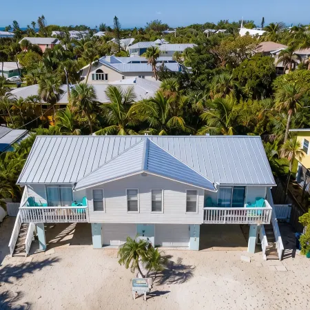 A Lazy River Day & Night 4 Bedrm w lazy river heated pool! Bikes & Beach Gear!