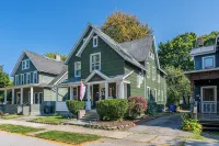 Stylish 3 Bedroom W/ AC ❄️, Mesh WiFi 🛜, Billiards 🎱 table, Games🎯🎮,parking - 3-Star
