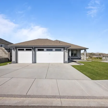 New house! Hot Tub and fire-pit waiting for you.