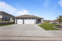 New house! Hot Tub and fire-pit waiting for you. - 4-Star