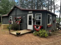 Cozy vintage cabin on a private lake in the Northwoods. - Chalets
