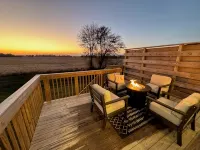 NEW Near UNI Modern Spotless Townhome - 4-Star