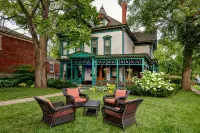 Unit 2 Historic Irvine Park House near West 7th Bars, Restaurants, Xcel, River - ห้องครัว