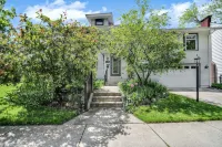 4 Mins to Notre Dame! Game Room, Grill, Fire Pit! Family-Sized Historic Home - 3 ดาว