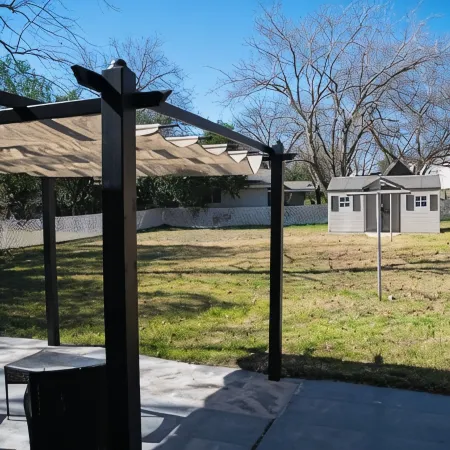 Cozy NB Pad  - Minutes From All The Fun!