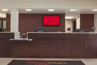 Red Roof Inn Plus & Suites Erie - parking