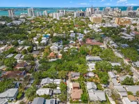 Jula Place-Walk downtown from old Florida glam! - 4-Star