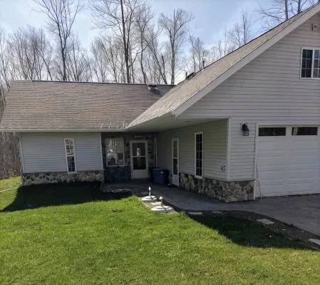 Spacious Home with EV Charging Station Two Miles from Big Bay Town Park. - Wifi