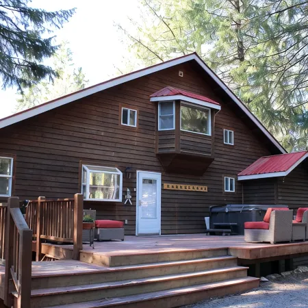 Remodeled woodland oasis for those who want it all