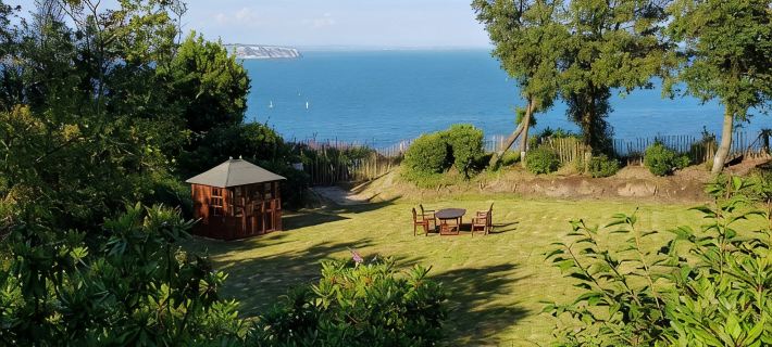 One Bedroom Apartment with Private Balcony and Sea Views. Ferry Discounts. Hotels in Shanklin