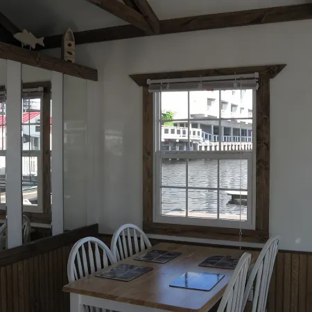 Houseboat in Boston Harbor Wifi A/C /Heat Be rocked to sleep