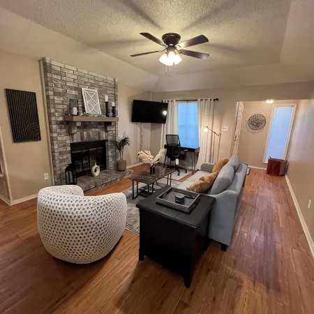 Cozy 2 bedroom 2 bath duplex near UT Tyler!