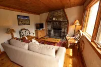 The Lehigh Cabin - Riverfront Escape- 1 mile private river - Chalets