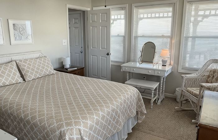 WATERFRONT! Tranquility bytheSea, CShoreBeachHome, Across from Beach onthe Sound