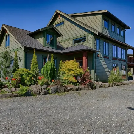Large west coast home near the seaside