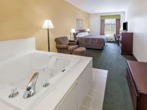 Super 8 by Wyndham Hillsboro TX - Pet friendly