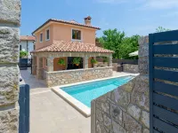 Vacation home Pahari - 6 persons, 3 bedrooms, pool, barbecue, terrace, - Uima-altaat