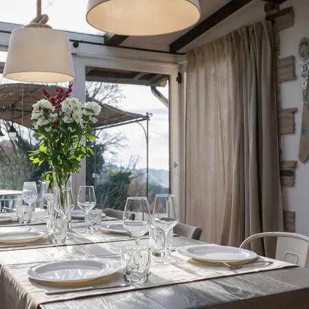 Villa Marghi, modern villa with infinity pool overlooking Lake Trasimeno