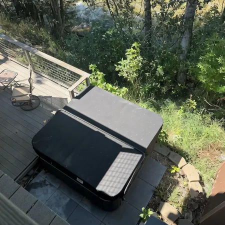 Centrally Located Luxury Home right on Rock Creek perfect for Large Groups