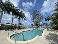 Beautiful 1 Bed Apartment on West Coast - Close to Beach - Pools