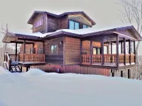 Northern Comfort Overlooking Caribou Lake- Spacious and Secluded - 4-Star