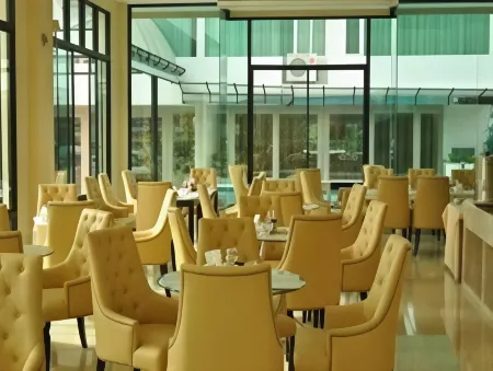 Aramis Hotel Отели рядом с достопримечательностью «Chao Por Chao Mae Na Pha Shrine»