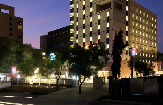 宜必思浦那維曼納咖酒店