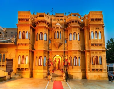 Hotel Lal Garh Fort and Palace Hoteles cerca de Gadisar Lake