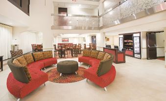 La Quinta Inn & Suites by Wyndham Dallas I-35 Walnut Hill Ln