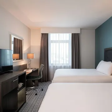 Leonardo Hotel Brighton Отели рядом с достопримечательностью «Пирс Брайтона»