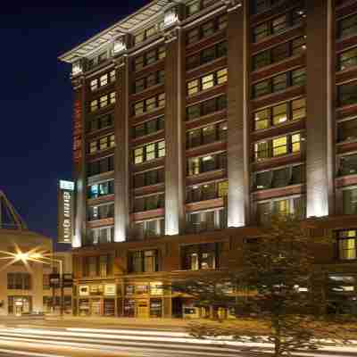 Embassy Suites by Hilton St. Louis Downtown Hotel Exterior