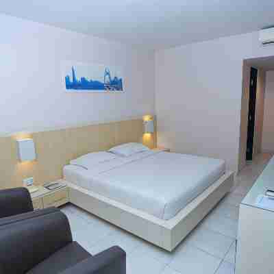 Royal Hotel n' Lounge Rooms